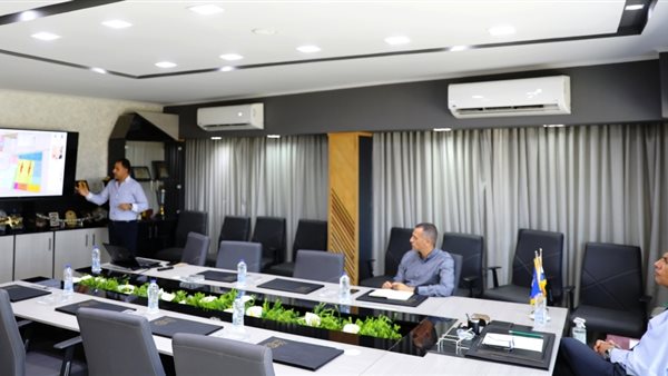 محافظ أسوان