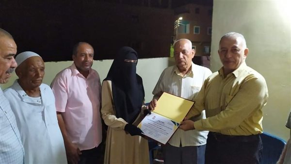 تكريم الطالبة الأولى