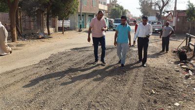 هبوط أرضي محدود بقرية بدهل على كوبري صفط راشين ببني سويف 