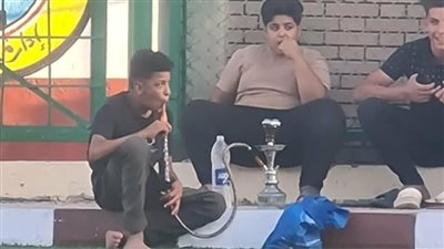 على طريقة فيلم التجربة الدنماركية.. فتح تحقيق في واقعة تدخين صغار الشيشة بمركز شباب المحلة