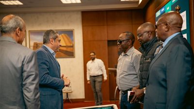 وفد زيمبابوي يزور العاصمة الإدارية ويبحث التعاون في إنشاء المدينة الذكية بمنطقة جبل هامبدن