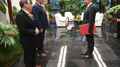 سفير مصر في هافانا يقدم أوراق اعتماده لرئيس كوبا