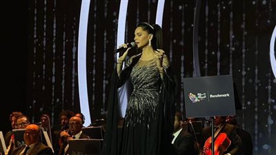 حضور جماهيري كبير وأغنيات لـ أم كلثوم.. لقطات من حفل آمال ماهر بالسعودية