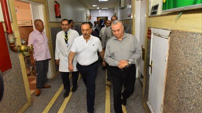 محافظ أسيوط يتفقد سير العمل بأقسام مستشفى المبرة للتأمين الصحي ويتابع تطوير المبنى الملحق
