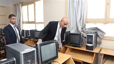 وزير التعليم يراجع نسب حضور الطلاب وأعمال الصيانة للفصول بمدارس المنيا
