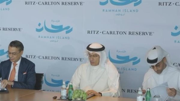 جانب من توقيع الاتفاقية