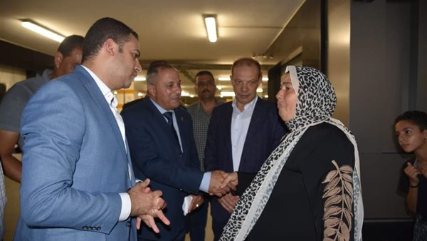 لقاء السيدة بالمحافظ