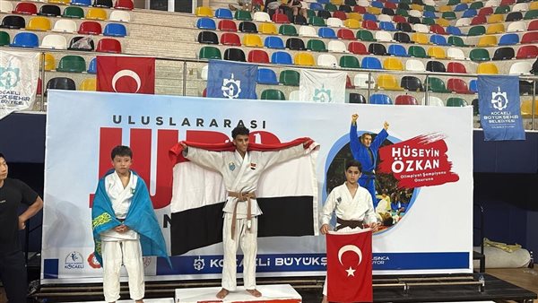 تتويج أحمد شامل بالميدالية