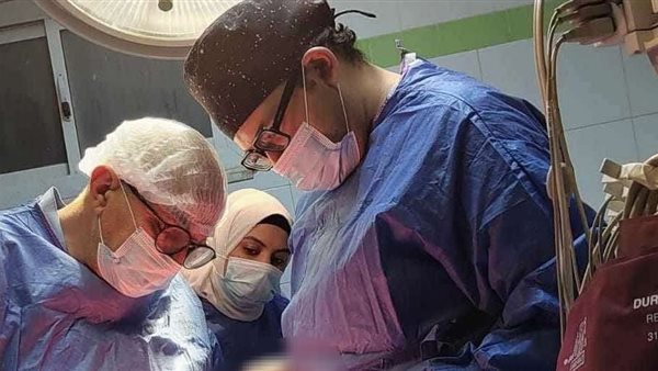 الفريق الطبي خلال