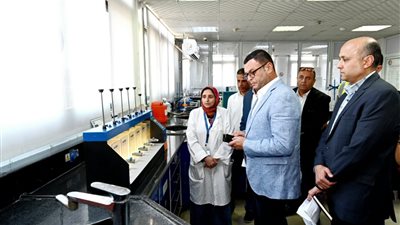 زيارة مفاجئة لـ وزير الإسكان بمحطة تنقية مياه الشرب المنشية 1 بالإسكندرية