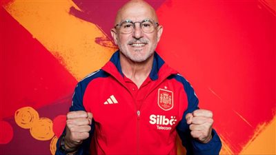 دي لا فوينتي: مغرم بكرة القدم الإنجليزية.. وأطالب يامال بالحفاظ على تواضعه 