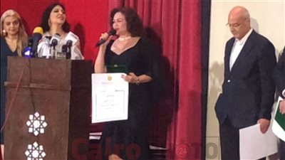 إلهام شاهين: أنا أكتر فنانة حصلت على جوائز.. ومن بعد الـ100 بطلت أعد