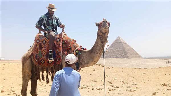 زيارة المغني الأمريكي