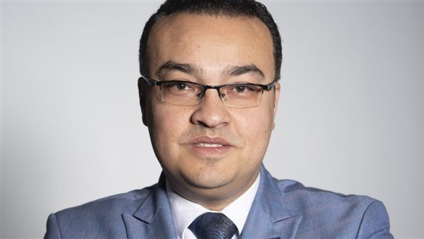  الدكتور أحمد معطي-