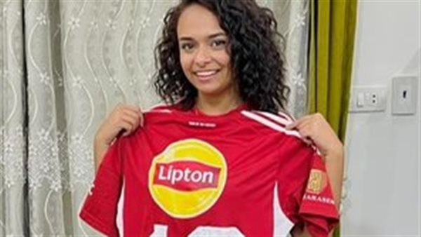 نادرين بقميص أفشة