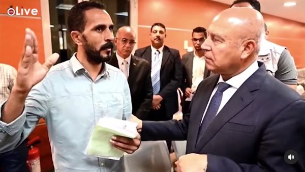 كامل الوزير مع أحد