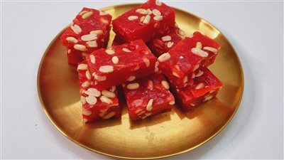 حلاوة المولد في المنزل.. طريقة عمل الملبن الأحمر مثل الجاهز 