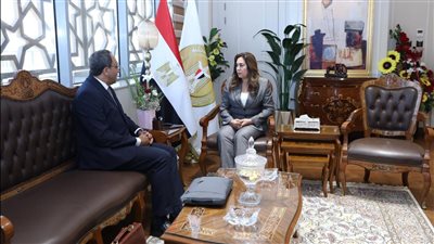وزيرة التنمية المحلية تتابع المشروعات الاستثمارية الجديدة مع محافظ قنا