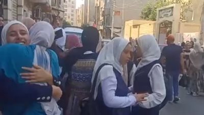 زغاريد وفرحة.. طلاب الثانوية الأزهرية يحتفلون بآخر أيام الامتحانات | بث مباشر