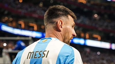 ميسي على رأس قائمة الأرجنتين لمواجهتي باراجواي وبيرو في تصفيات كأس العالم 2026