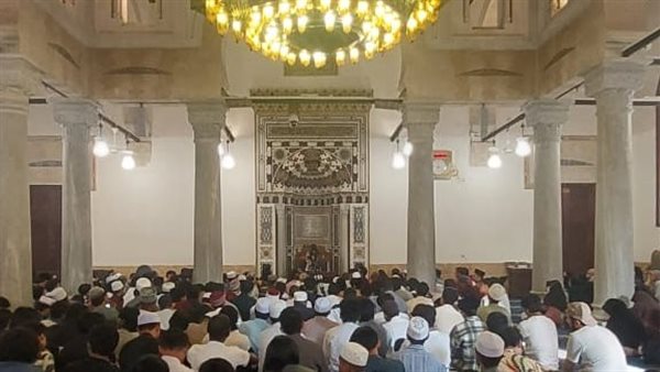 طلاب 100 دولة ينهلون