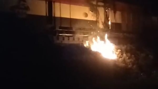حريق يلتهم جرار قطار