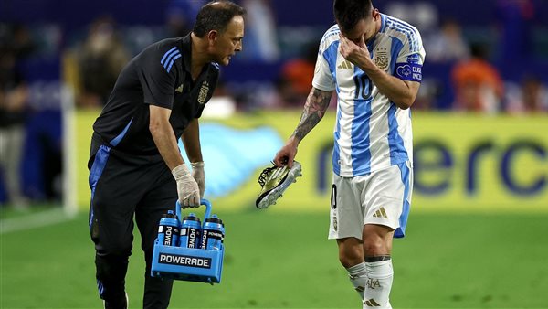 بكاء ليونيل ميسي