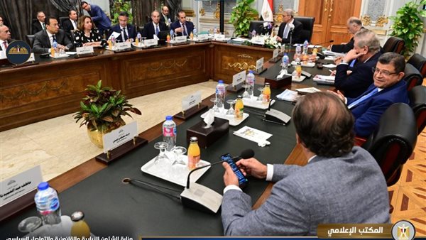 اجتماع لجنة مناقشة