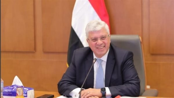 الدكتور أيمن عاشور