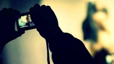 أخفى الهاتف بكرتونة.. القبض على شخص بتهمة تصوير الفتيات في مول كايرو فيستيفال| فيديو