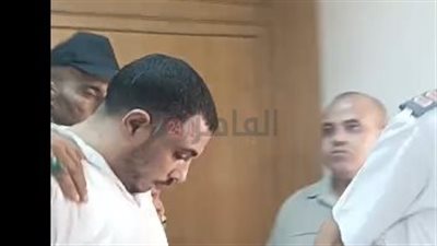 للمرة الثالثة.. سفاح التجمع وحيدًا بعد تغيب أسرته عن مساندته في المحكمة