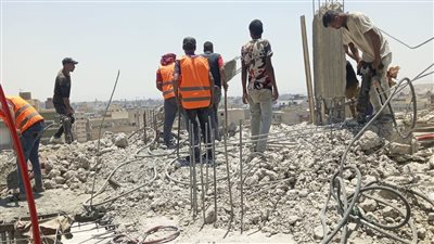 إزالة طابقين مخالفين بعقار في حي المقطم | صور 