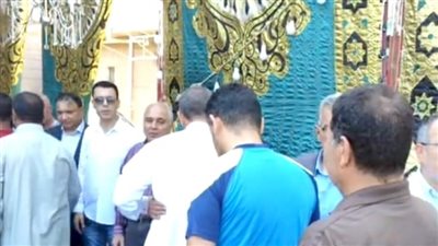 انهيار وبكاء أقارب وجيران الأسرة المتوفاة بحادث الشرقية خلال تلقي العزاء | بث مباشر