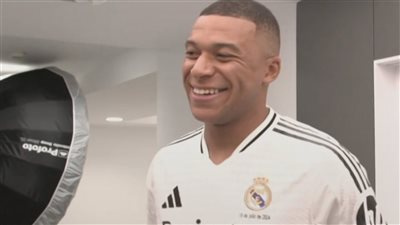 الظهور الأول لـ كيليان مبابي بقميص ريال مدريد بعد التوقيع الرسمي | صور