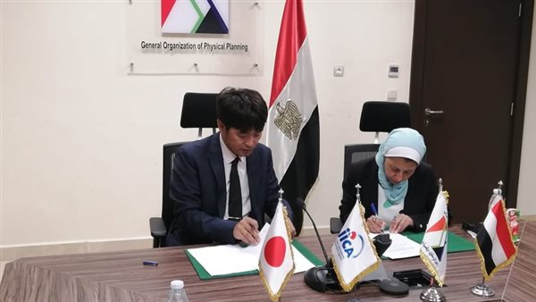 جانب من توقيع الاتفاقية