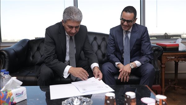 وزير السياحة يلتقي