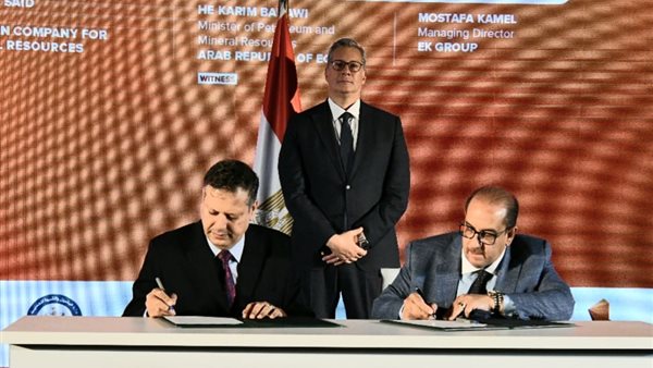 جانب من توقيع البروتوكولات