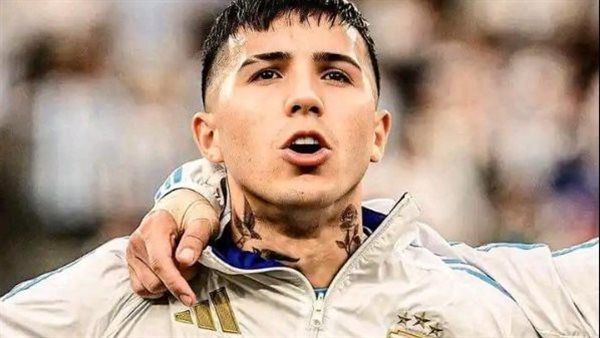 الأرجنتيني إنزو فيرنانديز