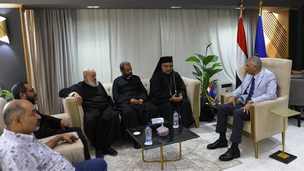 محافظ أسوان