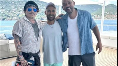 في طريقهما لحضور حفل أندريا بوتشيلي.. تفاصيل صورة جمعت أحمد سعد مع ويل سميث وجوني ديب