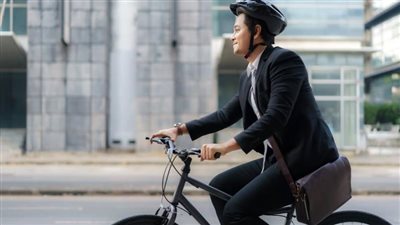 دراسة: ركوب الدراجة للذهاب إلى العمل يقلل خطر الوفاة