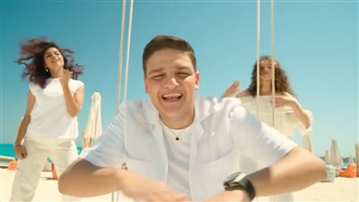 مصطفى كامل يدعم نجله فتحي بعد طرح أولى أغانيه يلا ندلع