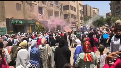 بالفوم والشماريخ.. طلاب الثانوية العامة بالقليوبية يحتفلون بانتهاء ماراثون الامتحانات|صور 