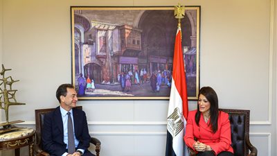 المشاط تلتقي السفير الفرنسي ورئيسة الشئون الثنائية بوزارة الاقتصاد الفرنسية لبحث التعاون