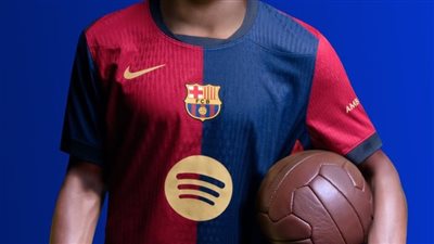 احتفالًا بالذكرى الـ125.. برشلونة يكشف قميص الموسم الجديد 2024-2025 