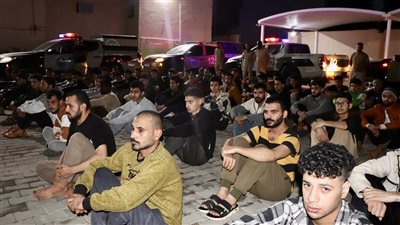 القبض على 60 مصريا بأحد قوارب الهجرة غير الشرعية في ليبيا.. وإجراءات لترحيلهم