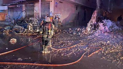 خسائر بالملايين و5 ساعات لإطفائه.. تفاصيل حريق مخزن دهانات بالمرج | بث مباشر 