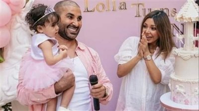 اتهمتها بالمتاجرة بابنتيها.. علياء بسيوني تتقدم ببلاغ ضد متابعة هاجمتها بسبب بناتها من أحمد سعد