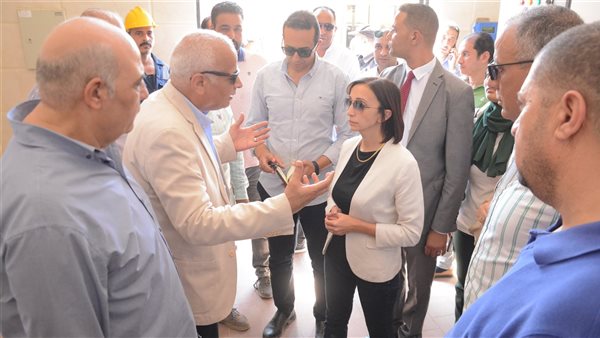 محافظ البحيرة خلال