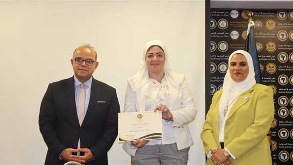  الدكتورة منى هجرس